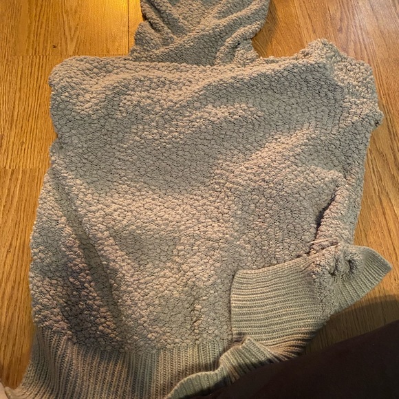 Woman’s GreenTea soft cardigan - Picture 2 of 5